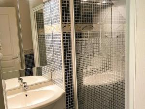 Ένα μπάνιο στο Gîte du Marais - Proche Chambord, Wifi, Animaux admis, Parking privé - FR-1-491-467