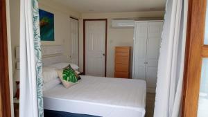Katil atau katil-katil dalam bilik di Sandollar at Blueview A cozy, cute flat with a wow view