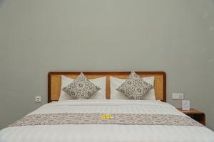 Postel nebo postele na pokoji v ubytování Kardi Residence By Bali Cabin