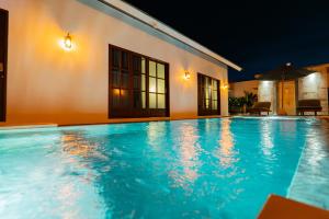 Bazén v ubytování Kardi Residence By Bali Cabin nebo v jeho okolí