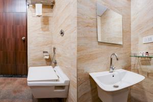 Koupelna v ubytování Hotel Tark Plaza Near IGI Airport Delhi