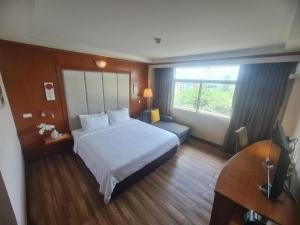 Ένα ή περισσότερα κρεβάτια σε δωμάτιο στο Western Grand Hotel Ratchaburi +146 φωτογραφίες