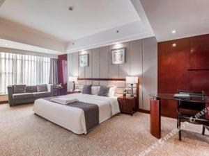 a large bedroom with a bed and a piano at Chengdu Yinsheng International Hotel in Chengdu +231 photos