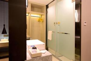 Vannituba majutusasutuses Echarm Hotel Kunming High-speed Railway South Station Chunrong Street Metro Station +100 fotot