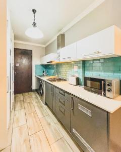 Η κουζίνα ή μικρή κουζίνα στο Elim Apartment on The Square CBD