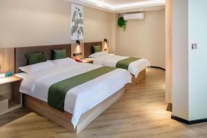 Postel nebo postele na pokoji v ubytování Green Tree Inn Express Huai'an Huaiyin District Jiangxi Road Normal University + 48 fotografií