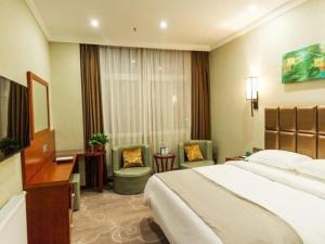 Postel nebo postele na pokoji v ubytování GreenTree Alliance Hotel Yancheng Engineering College Dayangwan Scenic Area + 153 fotografií