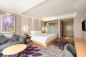 Postel nebo postele na pokoji v ubytování Lavande Hotel Maoming High-speed Railway Station Xinfu Road + 207 fotografií