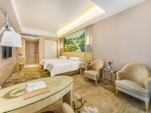 Giường trong phòng chung tại Venus International Hotel Guangdong Foshan Longjiang Exhibition Center 2nd Branch +189 ảnh