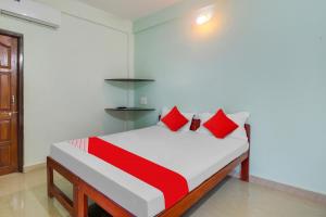 Postel nebo postele na pokoji v ubytování Hotel O K S Inn Hotel