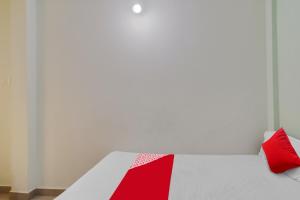Postel nebo postele na pokoji v ubytování Hotel O K S Inn Hotel