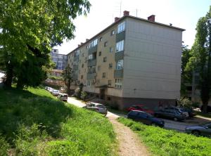 a building on a hill next to a parking lot at M & M Apartment in Pula