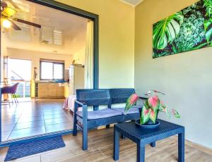 Zona d'estar a Teahupo'o Lodge Tahiti - Studio Natura - climatisé - entre mer et montagne - paddle et canoe offerts