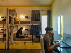 Posezení v ubytování The Hosteller Delhi