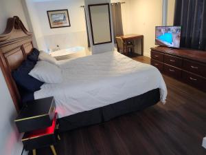 Een TV en/of entertainmentcenter bij Cache Creek Inn

