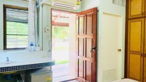 Koupelna v ubytování Phuphan Park Hotel + 201 fotografií