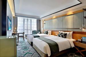 Giường trong phòng chung tại Hangzhou Cosy Park Hotel +268 ảnh