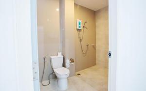 a bathroom with a toilet and a shower at B2 Korat Boutique and Budget Hotel in Ban Pra Dok +46 photos