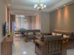 TV a/nebo společenská místnost v ubytování GreenTree Inn Shangrao Yueliangwan Automobile City