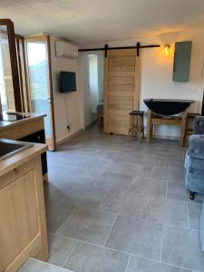 Μια τηλεόραση ή/και κέντρο ψυχαγωγίας στο Bella Vista