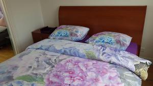 Postel nebo postele na pokoji v ubytování Lil Amsterdam Topfloor a room ensuite with balcony