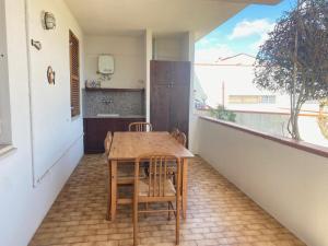 a kitchen with a table and chairs on a balcony at Marcelli trilocale 200 mt mare giardino posto auto in Marcelli