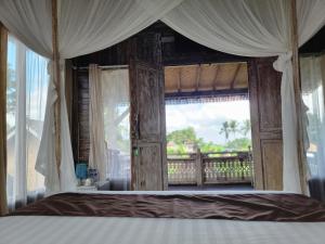 Postel nebo postele na pokoji v ubytování Ananda JJ Ubud Resort & Spa