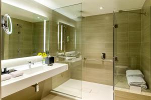 Um banheiro em Hyatt Centric San Isidro Lima