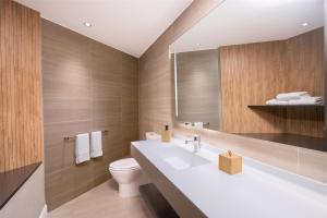 Um banheiro em Hyatt Centric San Isidro Lima