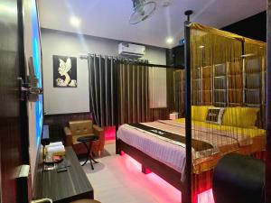 Giường trong phòng chung tại Kha Thy Hotel +12 ảnh