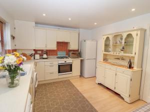 Dapur atau dapur kecil di Pebble Cottage