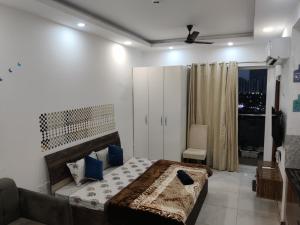 Postel nebo postele na pokoji v ubytování Gen Z# Couple Friendly Relax & Comfy Condo