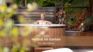 Fotografia z galérie ubytovania Chalet WaldHäusl luxuriöse Ferienwohnungen mit Sauna & Whirlpool, Kamin, Balkon oder Terrasse mit Bergblick v destinácii Heiligenblut