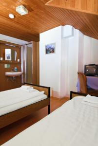 Postel nebo postele na pokoji v ubytování Hotel Kugel