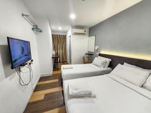 Una cama o camas en una habitación de The Ardens Hotel - Taman Johor Jaya, Johor Bahru