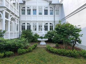 Ein Garten an der Unterkunft Villa Eden Binz Typ 3 / Apartment 12