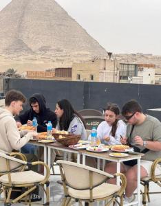 Clientes alojados en Prince Of Pyramids View Inn