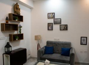 Posezení v ubytování Minimalistic Stay Close to Metro & IT Parks# Garden View