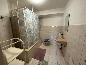 Ένα μπάνιο στο Wohnung B2