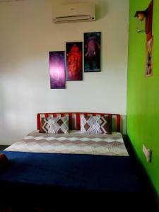 Voodi või voodid majutusasutuse Whisky Point Hotel Meera toas