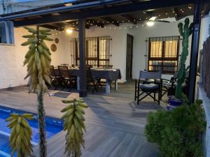 Basen w obiekcie Riumar Nature 38 , piscina , aire acondicionado , barbacoa y pàrquing Privado lub w pobliżu