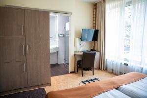 Postel nebo postele na pokoji v ubytování Hotel am Schlosspark