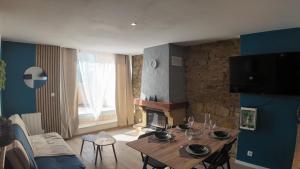 TV a/nebo společenská místnost v ubytování Elégant Appartement T3 - 2 CHAMBRES - Netflix - Terrasse