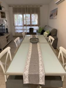 Kuchnia lub aneks kuchenny w obiekcie Riumar Nature 38 , piscina , aire acondicionado , barbacoa y pàrquing Privado