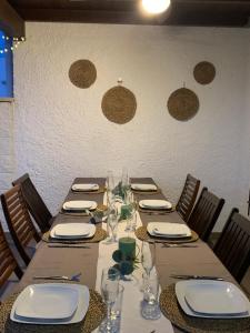 Restauracja lub miejsce do jedzenia w obiekcie Riumar Nature 38 , piscina , aire acondicionado , barbacoa y pàrquing Privado