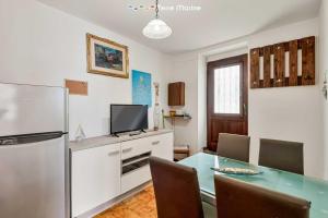 Nhà bếp/bếp nhỏ tại Aguglia House, Terre Marine