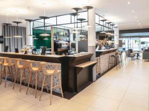 Um restaurante ou outro lugar para comer em Novotel Blois Centre Val De Loire