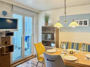 TV a/nebo společenská místnost v ubytování Ferienwohnung Rebgarten - gemütliche und komfortable Familienunterkunft