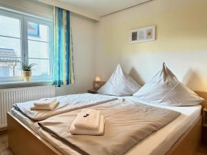 Postel nebo postele na pokoji v ubytování Ferienwohnung Rebgarten - gemütliche und komfortable Familienunterkunft