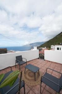 a patio with two chairs and a table on a roof at Casa Abuela Juana in Sabinosa